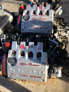 Alfa Romeo AR32301 2.0L Twin Spark engine